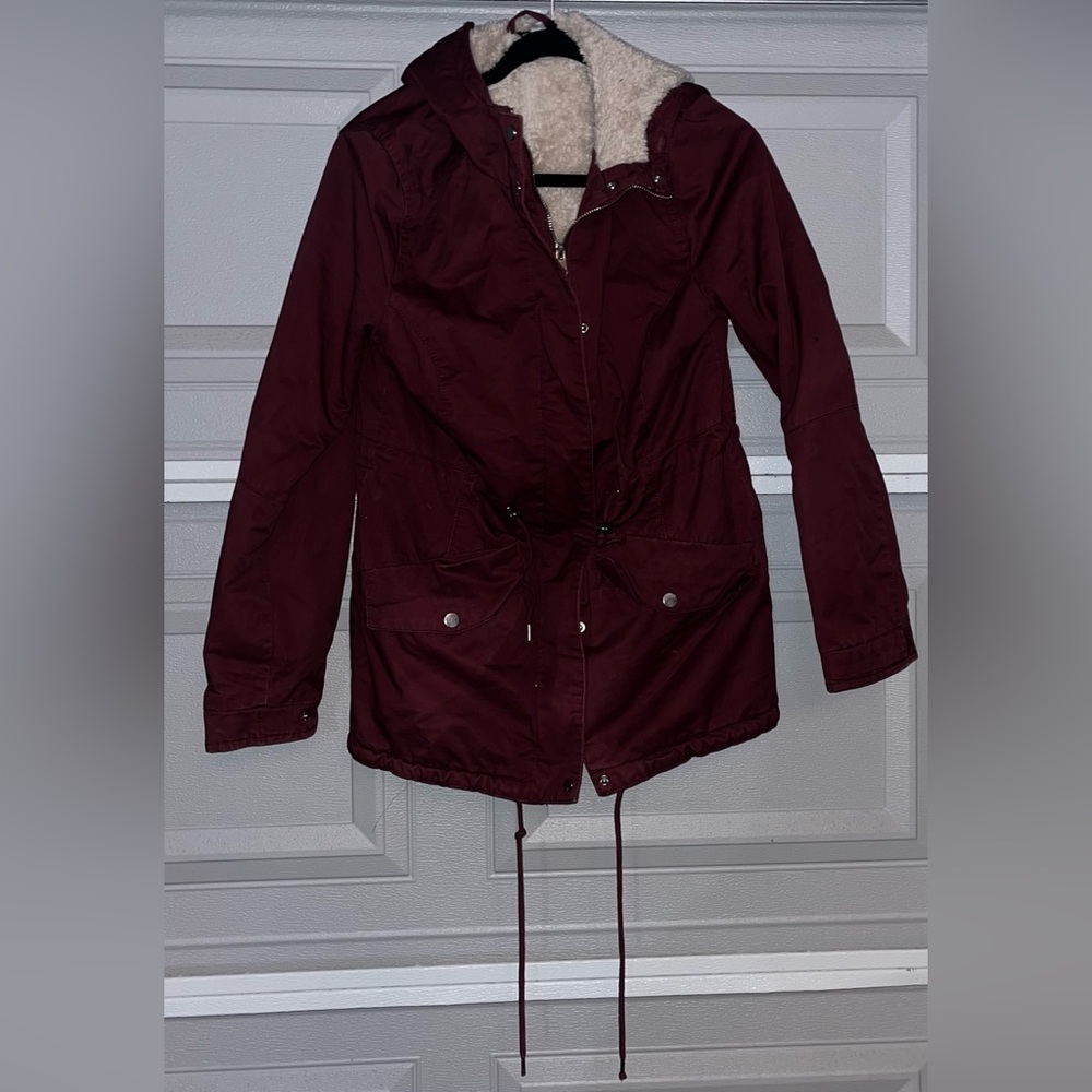 MAROON CARGO JACKET FAUX SHERPA LINING SIZE WOMEN’S SIZE 2 FULL ZIP DIVIDED H&M